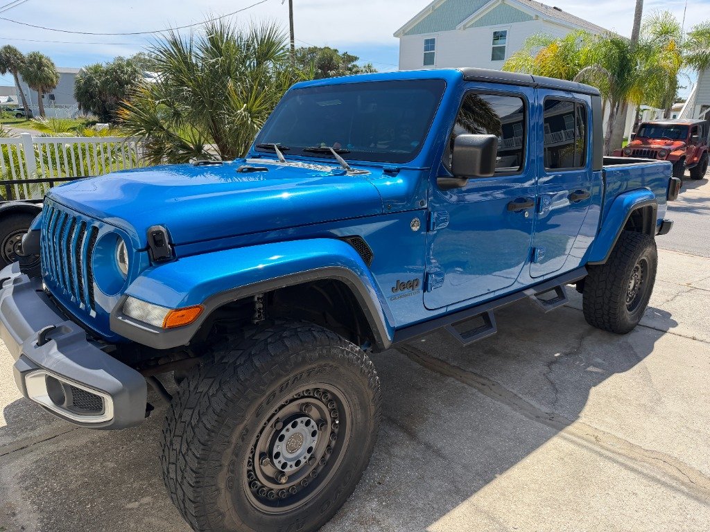 Blue Jeep Gladiator Ceramic Tint